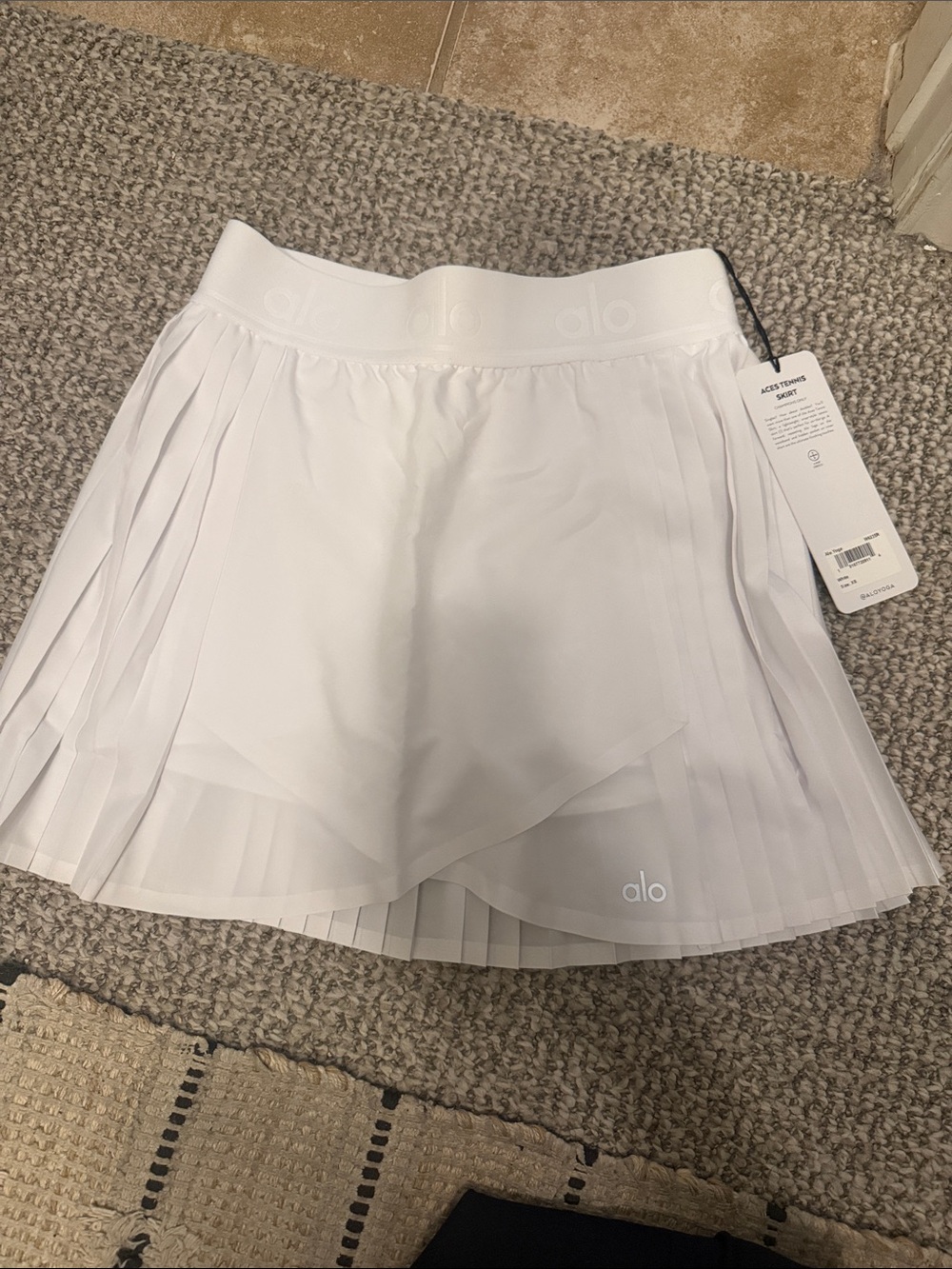 ALO Yoga White Pleated Athletic Skort